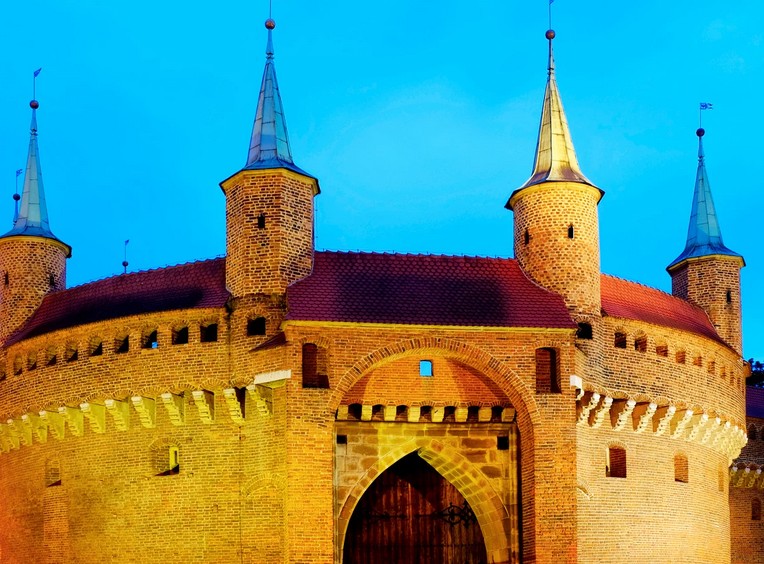 Екскурзии и почивки до укреплението Барбикан