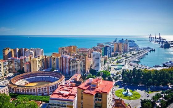 Испания - Нова Година 2026 в центъра на Малага, Толедо и ...