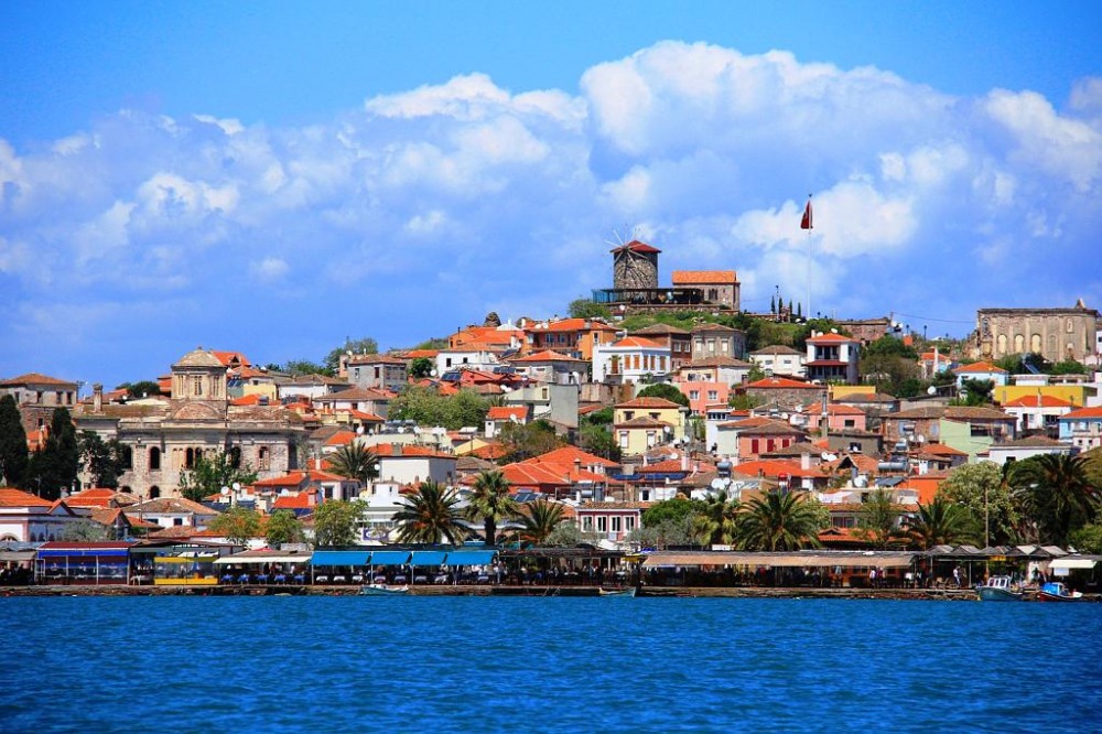 Почивка в Айвалък 2026: Автобусна програма със 7 нощувки от Габрово и Стара Загора - снимка 1